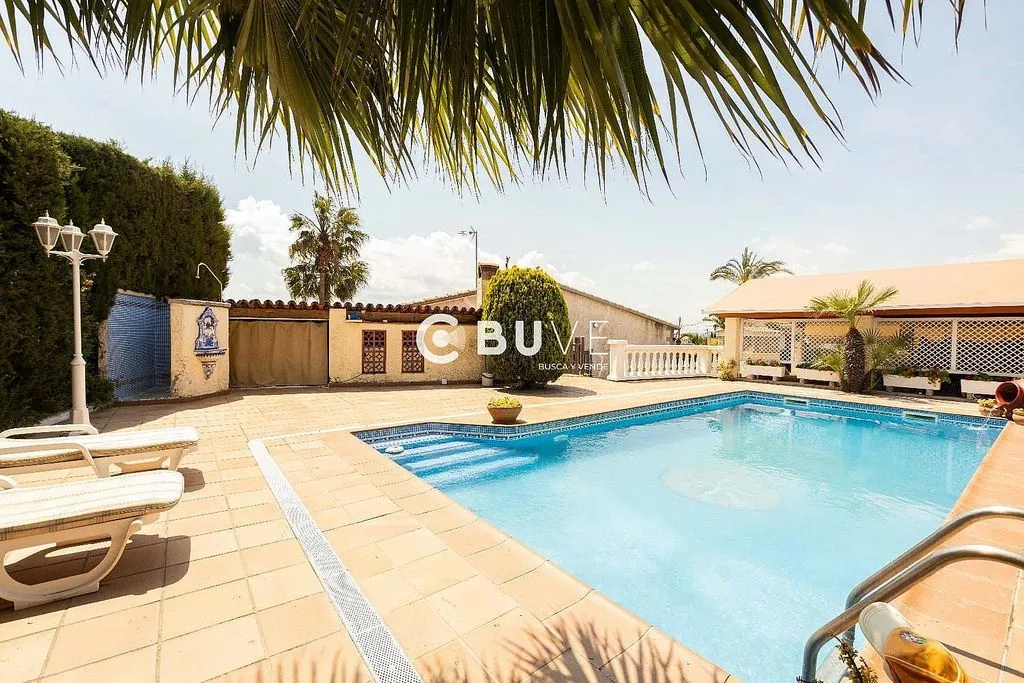 Piscine - Chalet with Pool and Terrace in Abrera