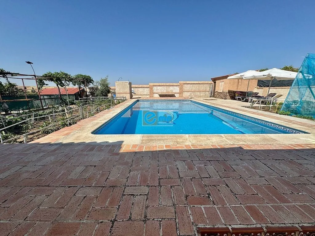Piscine - Chalet with Pool and Terraces in Palomeque