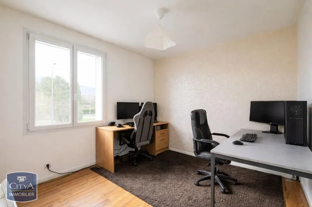Bureau - Appartement Contemporain avec Double Balcon à Grenoble