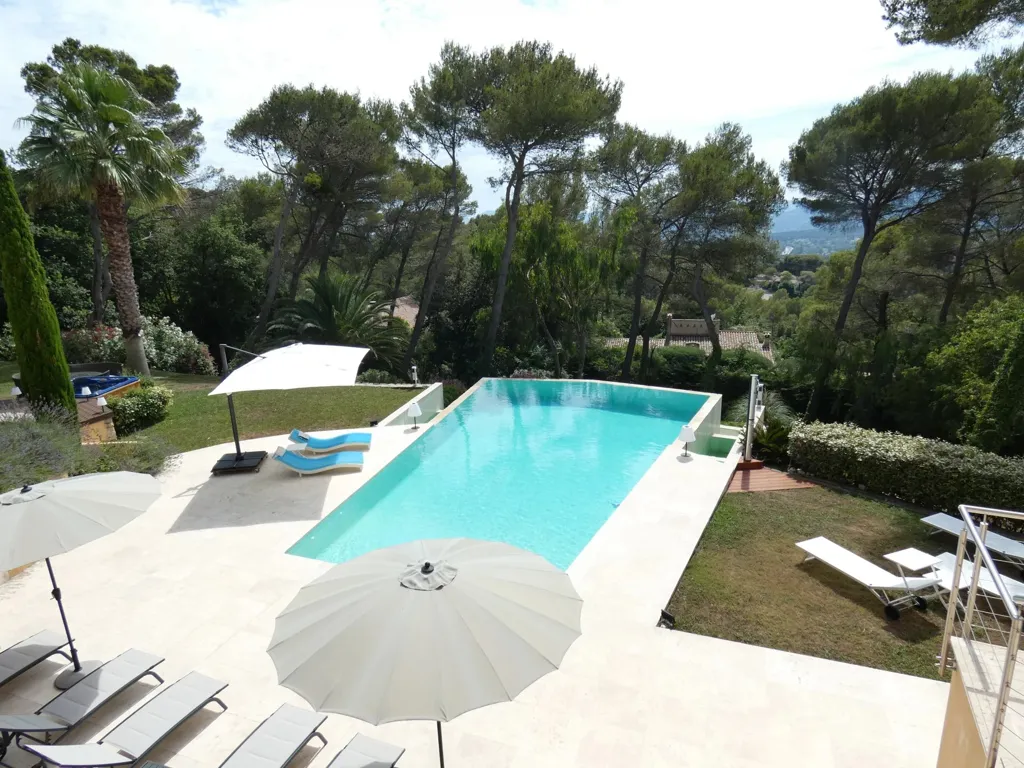 Piscine - Villa avec Vue Dominante sur le Vieux Village à Mougins