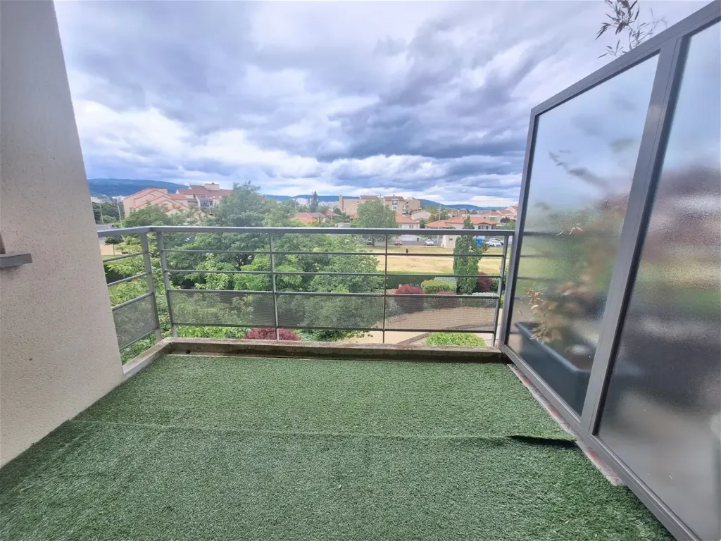 Balcone - 3-Bedroom Apartment with Balcony in Beaumont