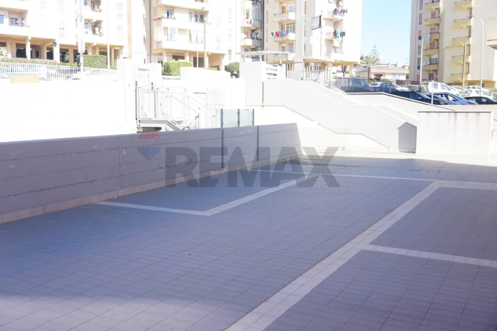 Extérieur - Commercial Space with Modern Facade in Ragusa
