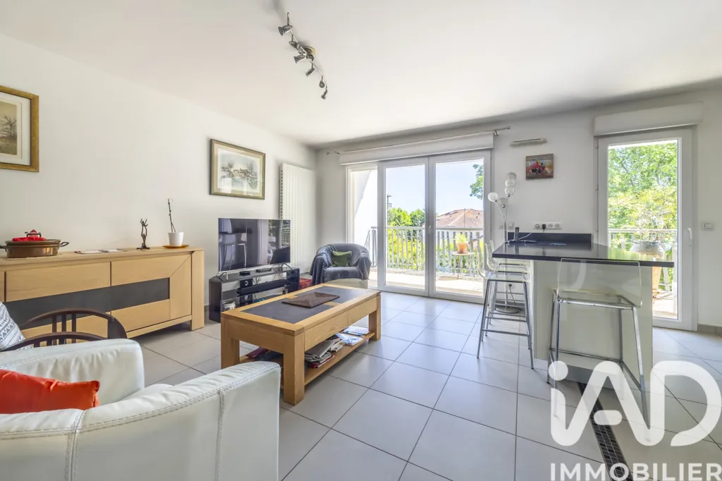 Séjour - Appartement avec Balcon et Vue Verdoyante à Bayonne