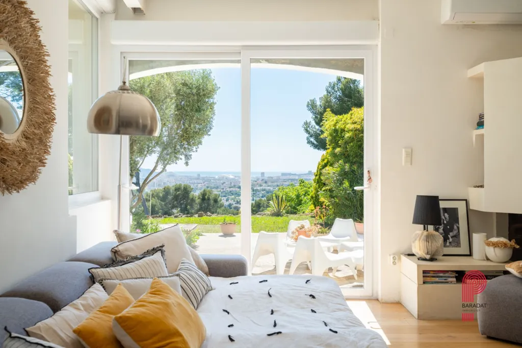 Elutuba - Exceptional Property with Panoramic View in 12th Arrondissement