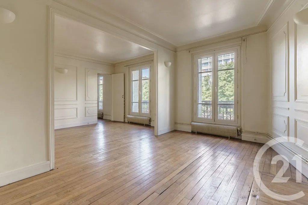 Séjour - Appartement Familial avec Moulures à Paris 19ème