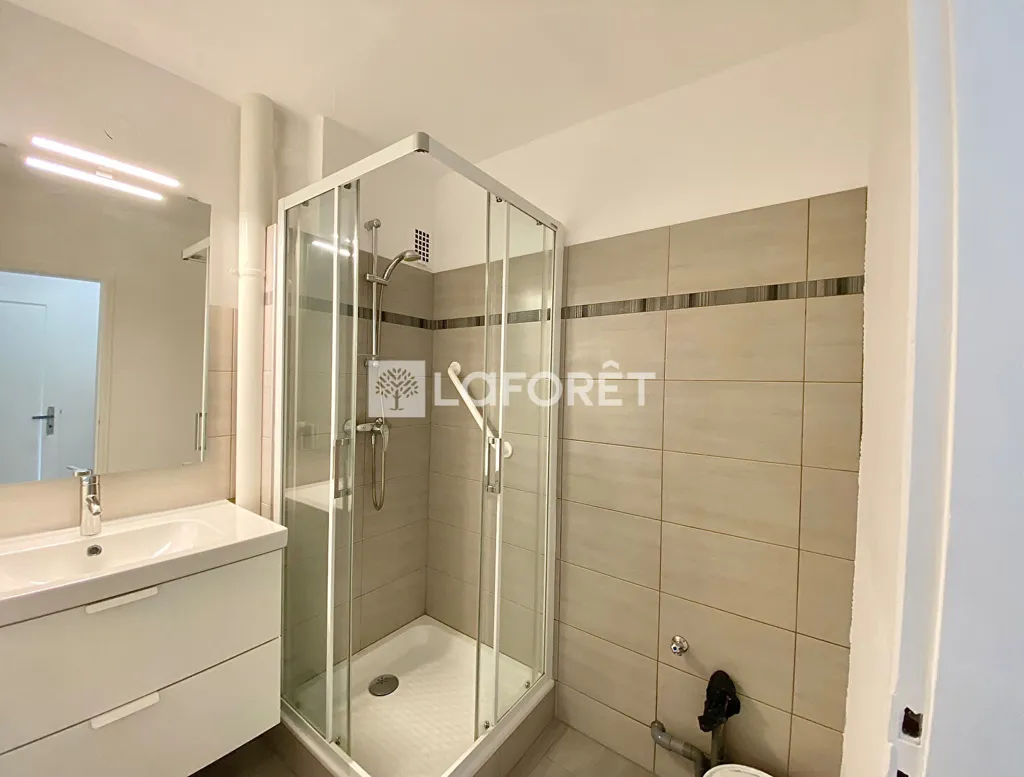 Salles de bain - Appartement Rénové avec Balcon à Strasbourg Neudorf