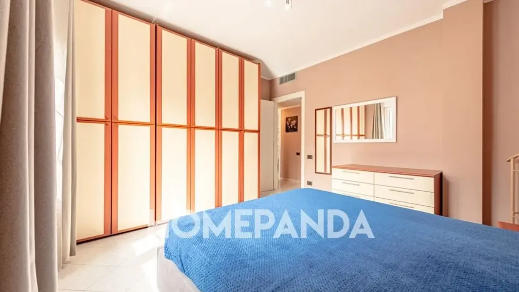 Chambres - 4-Bedroom Apartment with Balconies in Sestu