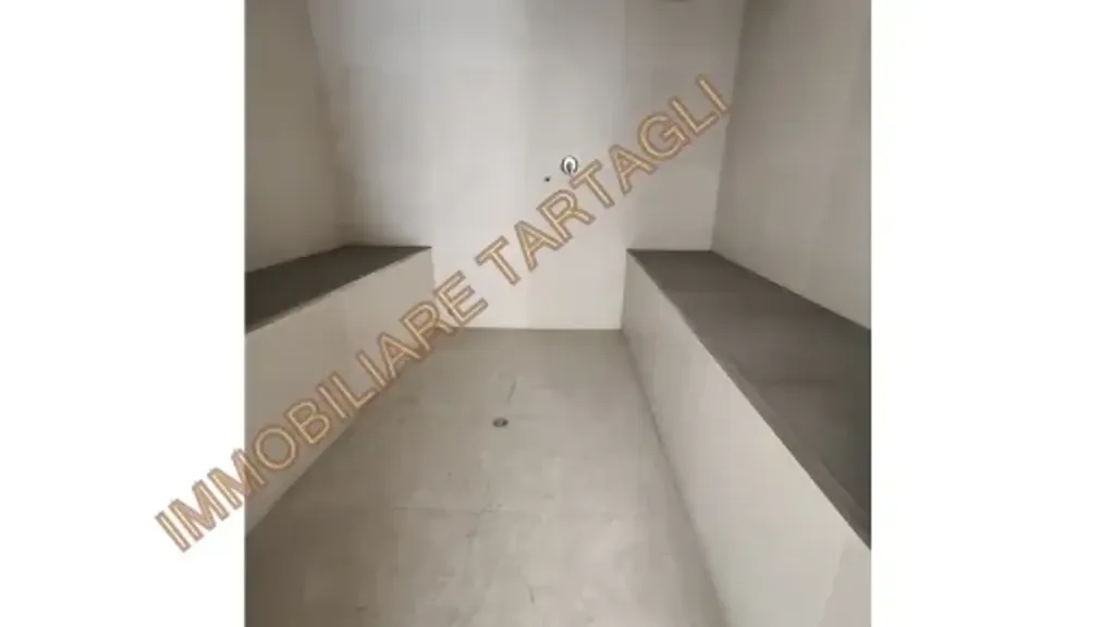 Lavanderia - Apartment with Dual Entrances in Florence