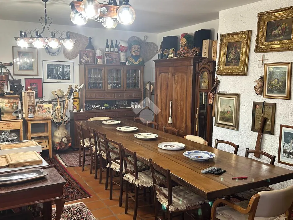 Salle à manger - Independent House with Balcony in Samone