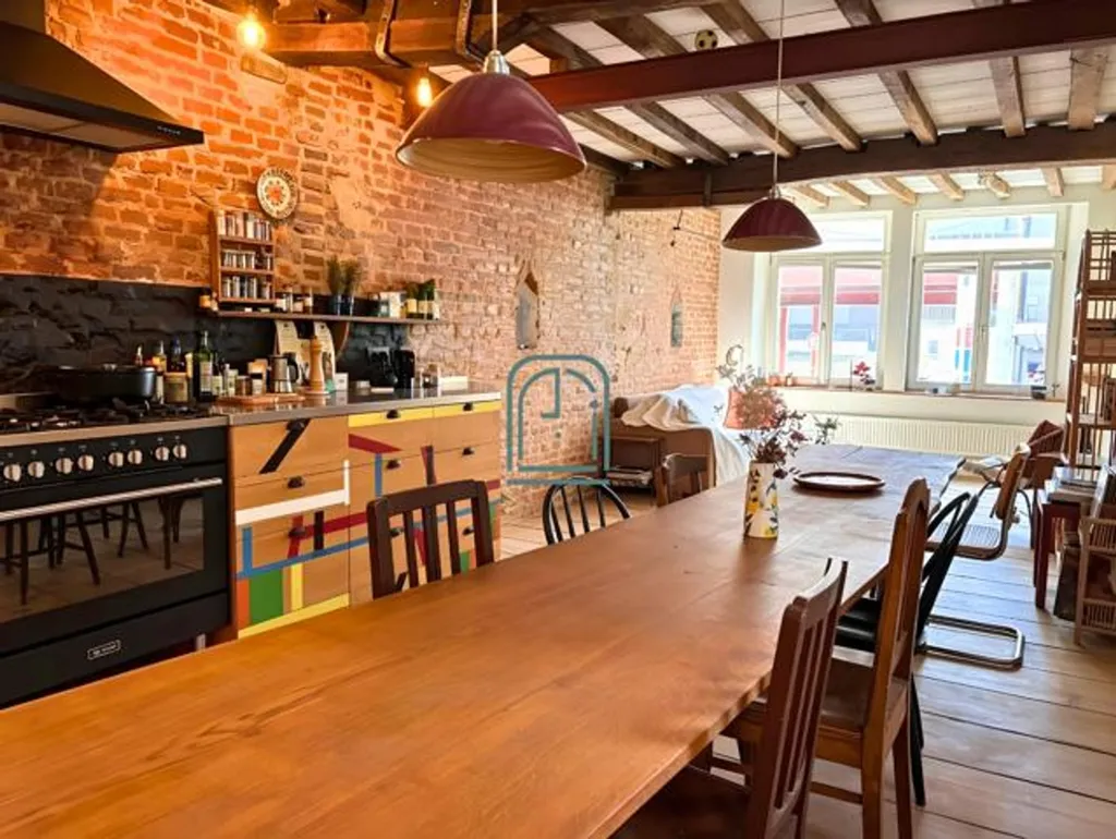 Söögituba - Triplex with Unique Style in Marolles, Brussels
