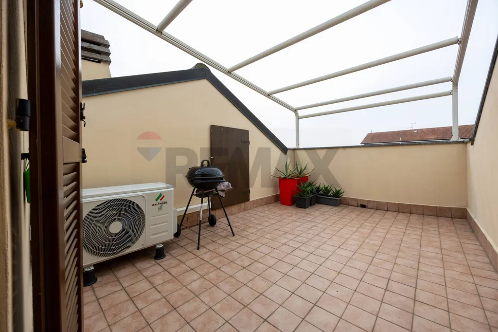 Terrass - Duplex Apartment with Terrace in Zelo Buon Persico