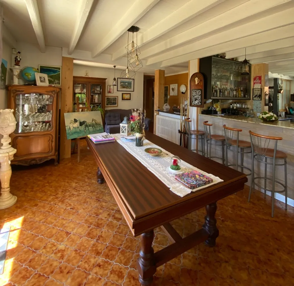 Söögituba - Spacious House with Pool in Torsac