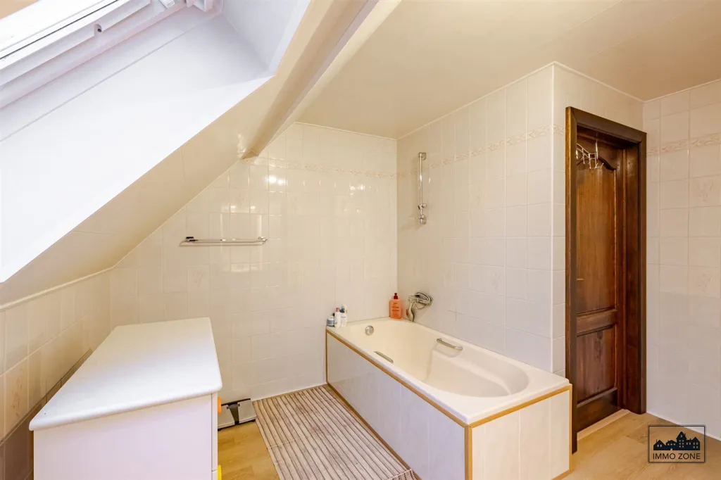 Salles de bain - Maison avec Terrasse et Garage à Temse