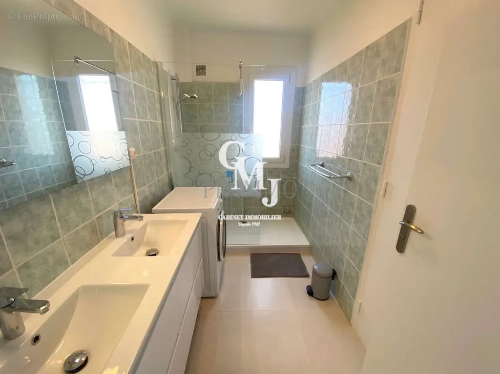 Salles de bain - Appartement 3 Pièces avec Terrasse au Centre-Ville de Saint-Raphaël