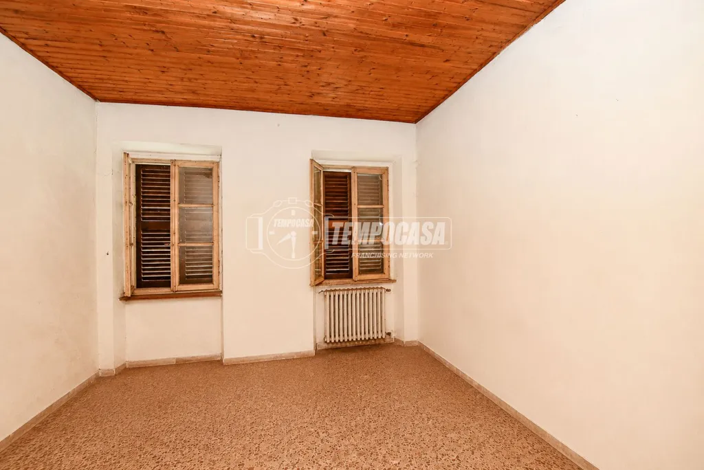 Toad - Apartment to Renovate with Potential in Cantù
