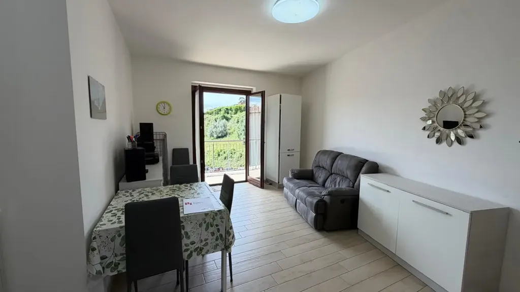 Séjour - 2-Bedroom Apartment with Balcony in Capena