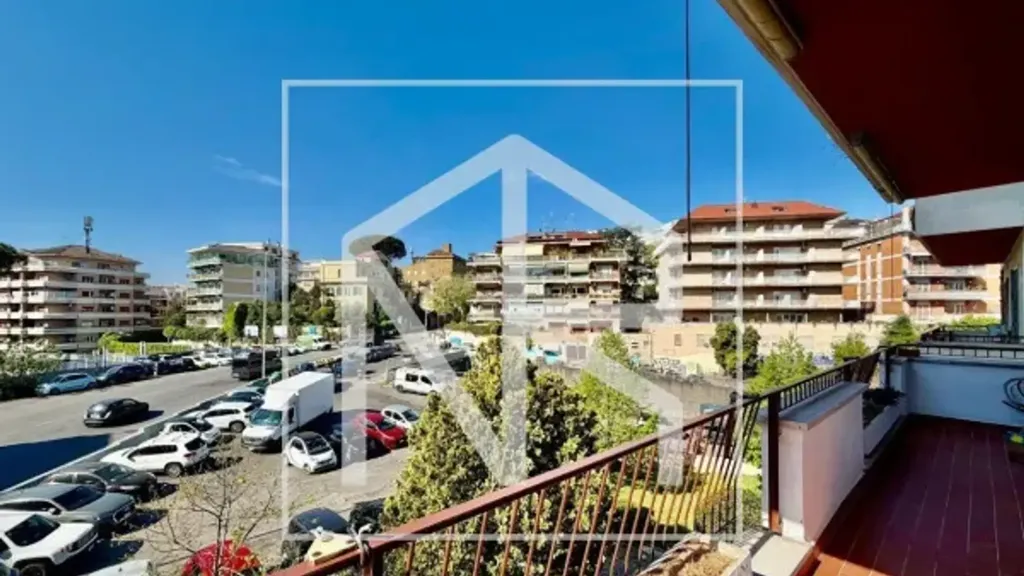 Rõdu - Ristruttured Apartment with Balcony in Rome