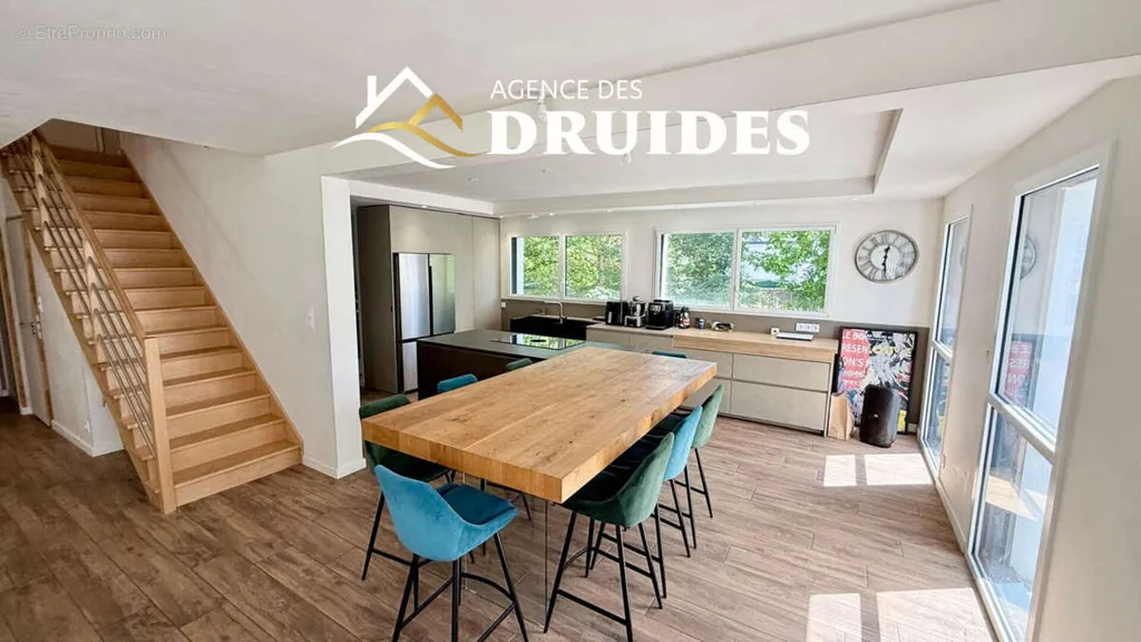 Dining Room - Contemporary House Near Beach in Carnac