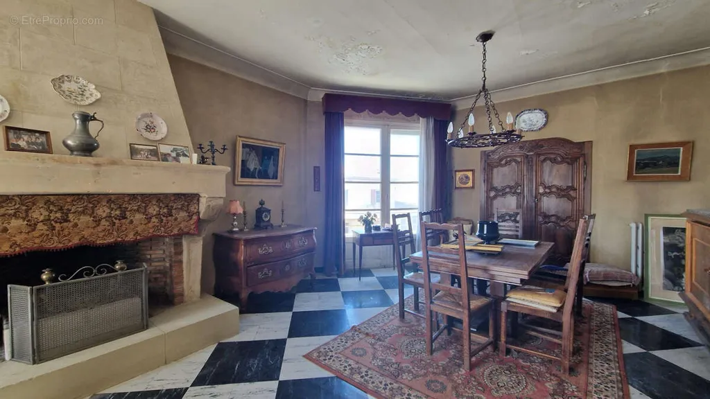 Söögituba - Characterful 5-Piece Apartment in Pont-Saint-Esprit