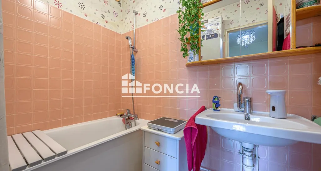 Salles de bain - Appartement 4 Pièces avec Garage à Annecy