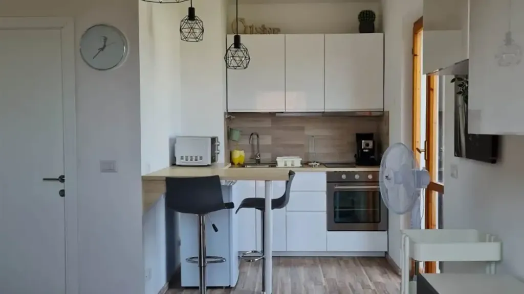 Kitchen - Three-Bedroom Apartment with Balcony in Numana