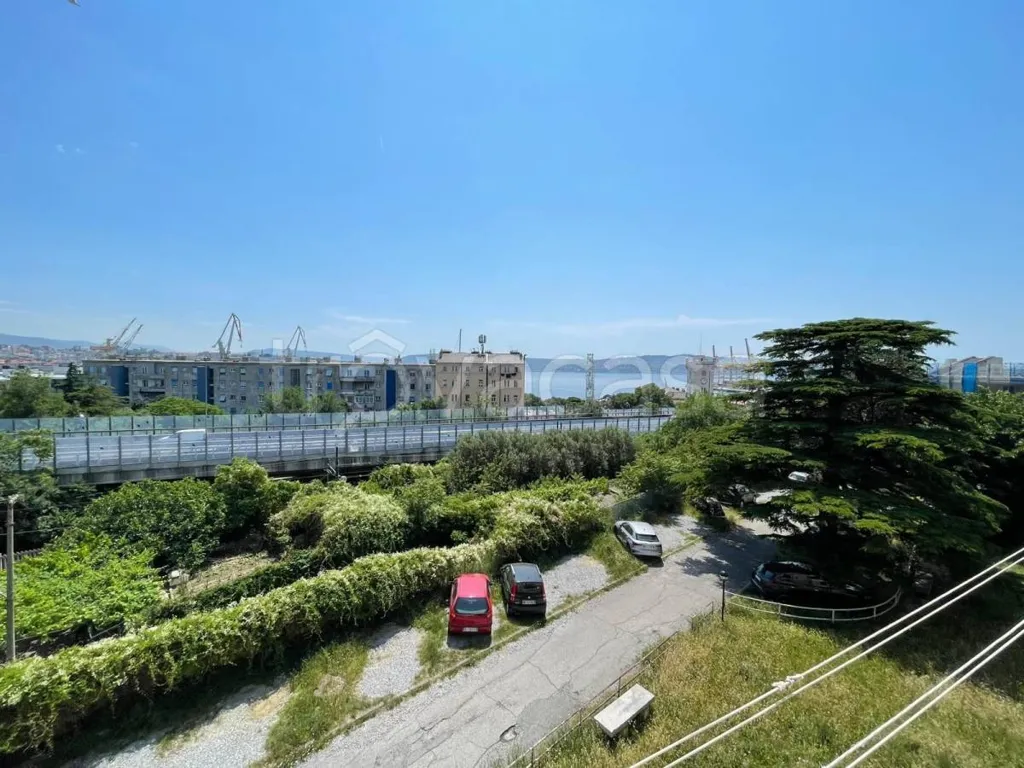 Rõdu - Bright Triplex with Sea View in Trieste