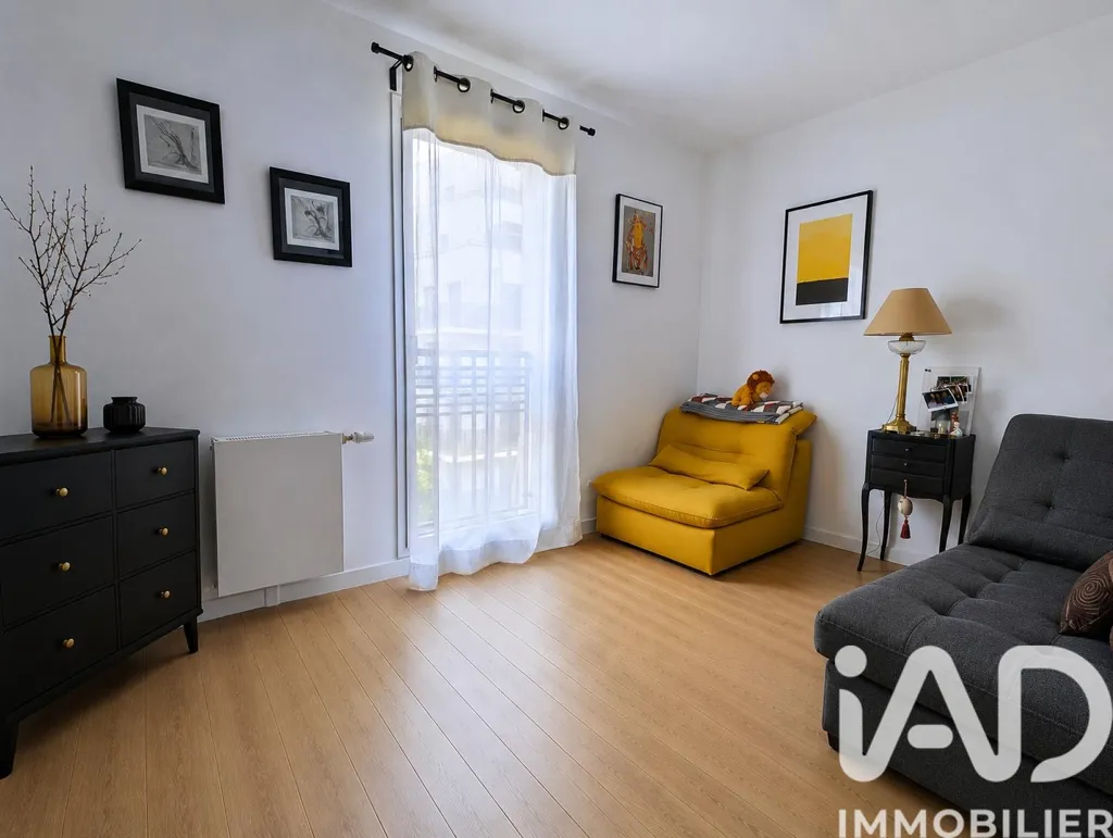 Séjour - Appartement 3 Pièces avec Balcon à Sceaux