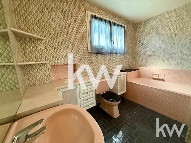 Bagni - Charming Villa with Garden in Saint-Étienne