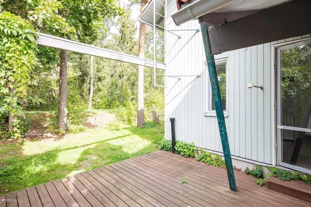 Terrace - Five-Bedroom Apartment with Sauna in Vuosaari