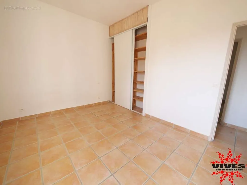 Pièces - Maison de Campagne avec Terrasse à Cruzy