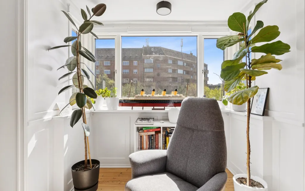 Kabinet - 1932 Flats with Brick Facade in Copenhagen Ø