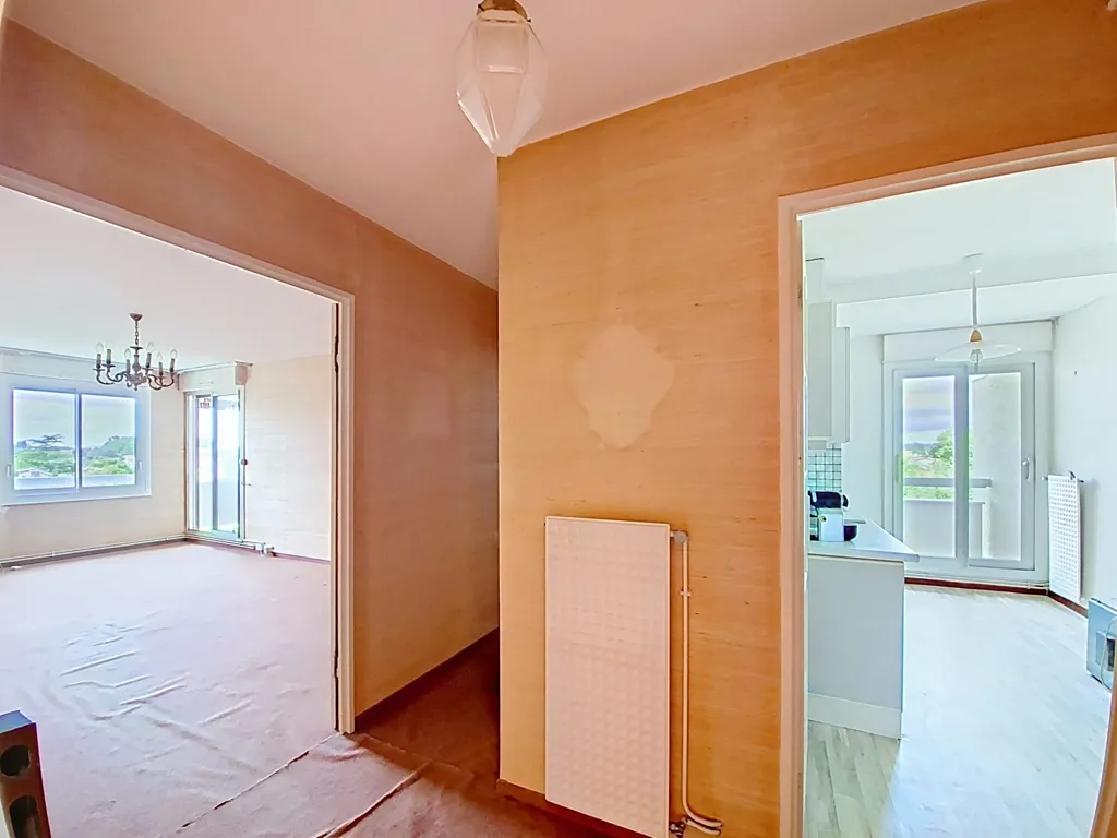 Esik - Third Floor Flat with Balcony in Toulouse