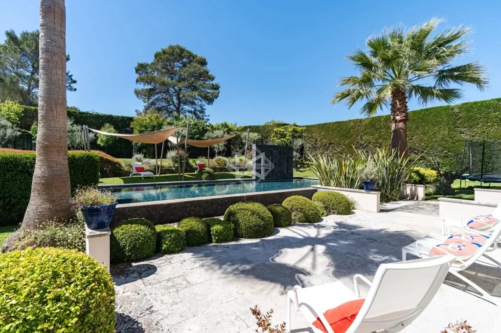 Piscine - Villa Contemporaine avec Piscine à Mougins