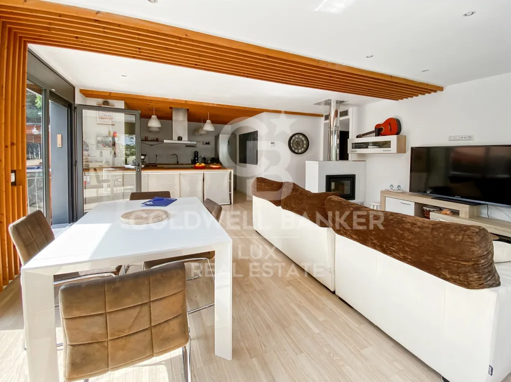 Elutuba - Modern House with Beachfront in L'Escalà