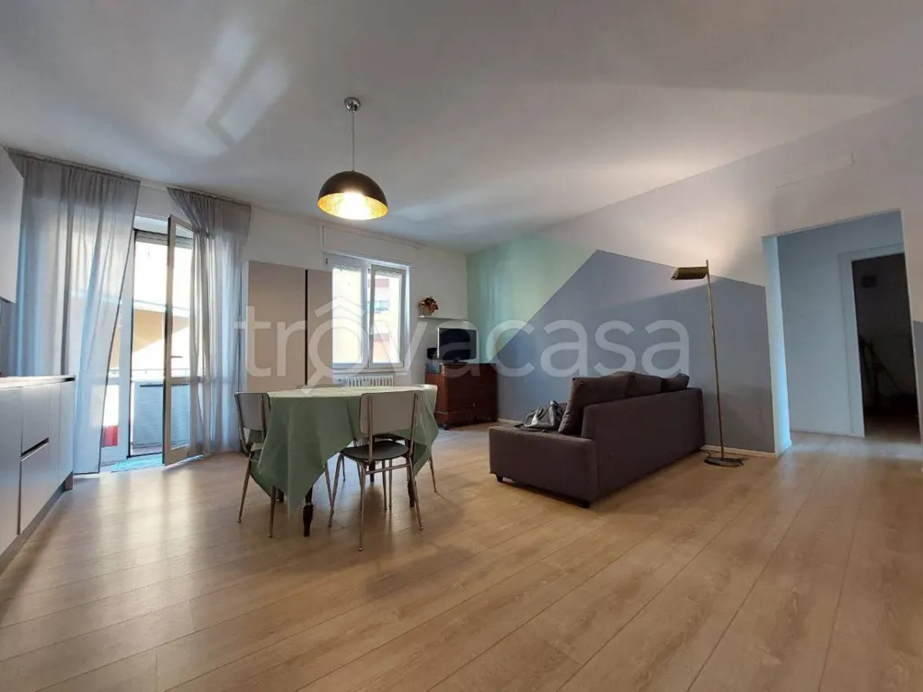 Séjour - Trilocale with Private Garden in Brandizzo