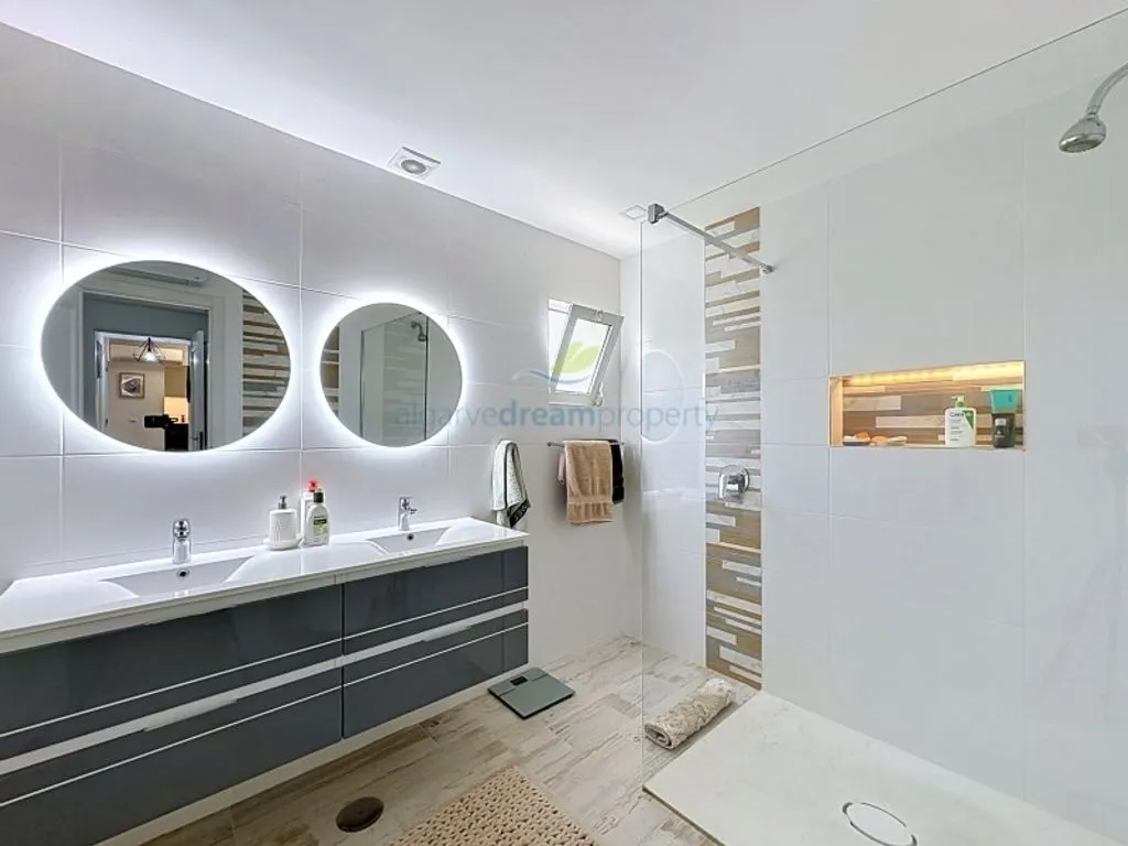 Salles de bain - Luxury Apartment with Large Balconies in Albufeira