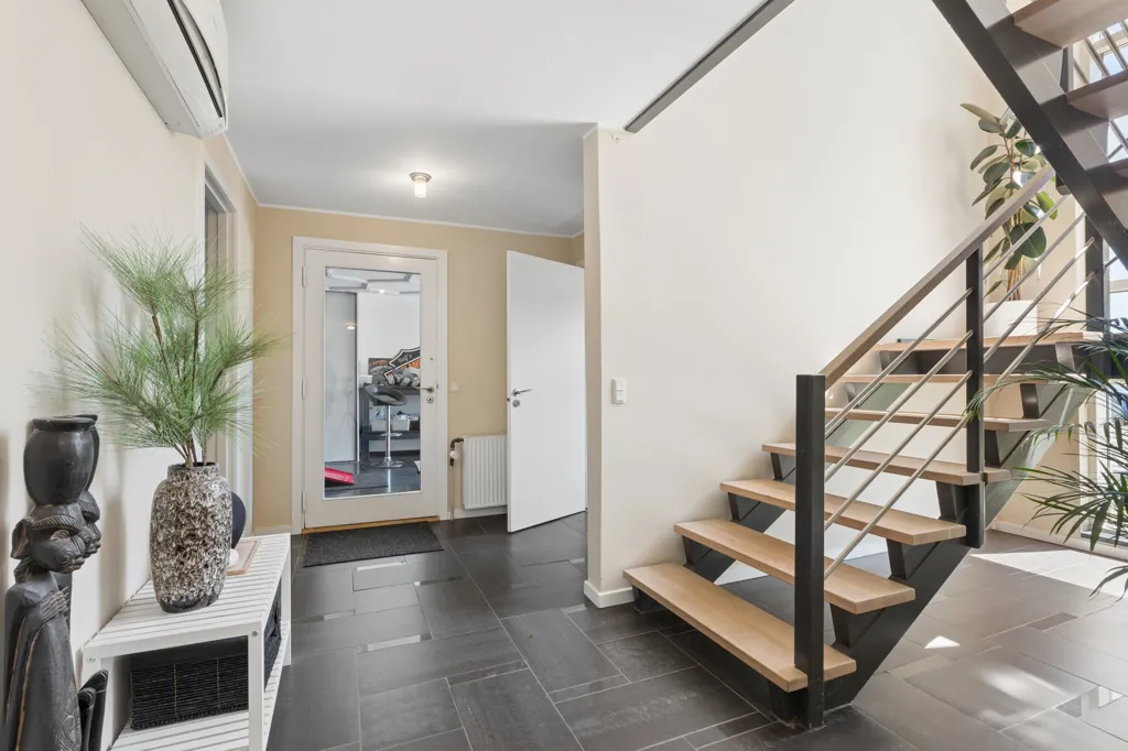 Toad - Renovated Villa with City View in Vejby