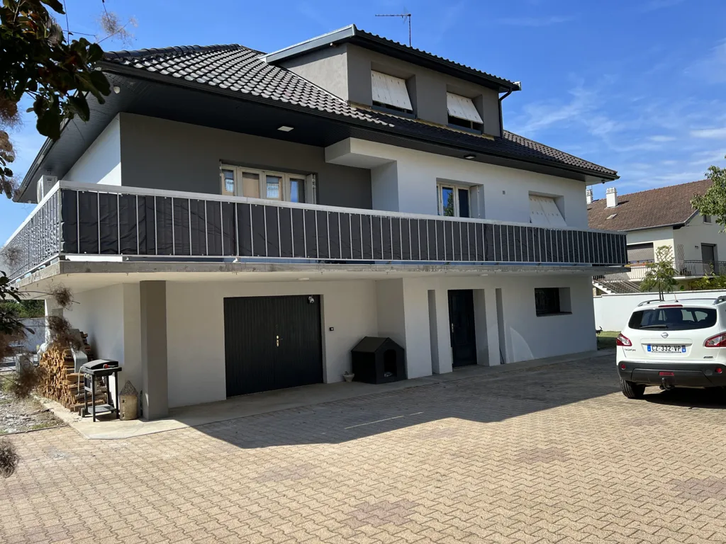Välivaade - Family House with Pool in Crémieu