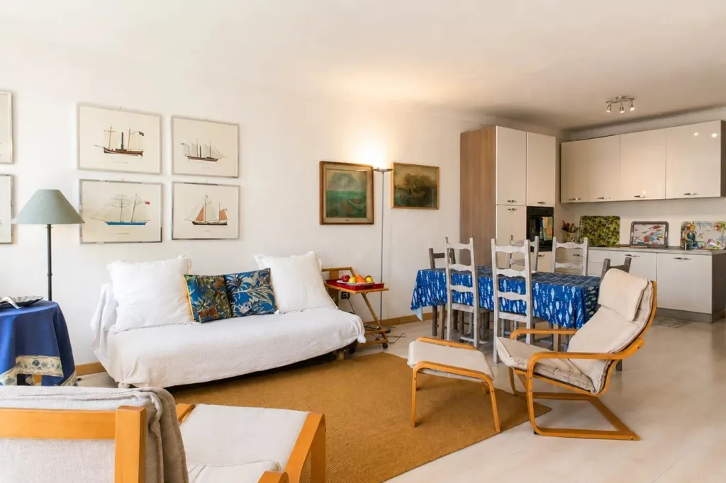 Soggiorno - Charming 2-Bedroom Apartment in Menton