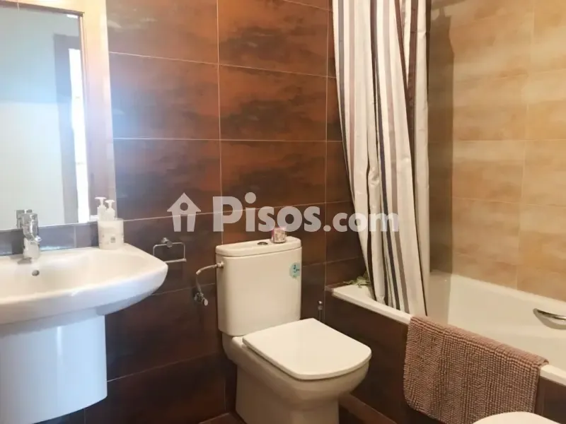 Baños - Apartamento exterior con balcón en Lanciego