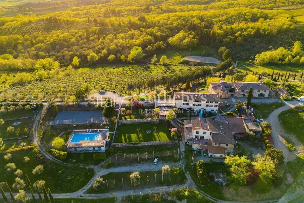 Vue aérienne - Historic Estate with Vineyards in Chianti