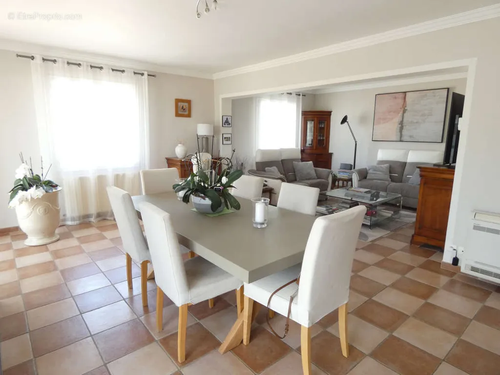 Söögituba - Renovated House with Pool in Saint Chaptes