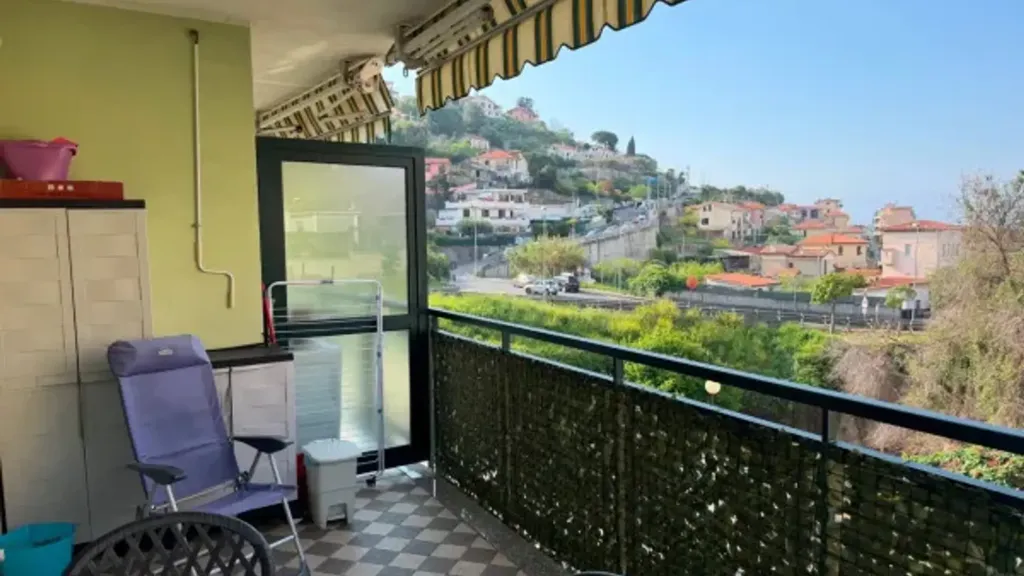 Rõdu - Modern Flat with Terrace in Sanremo