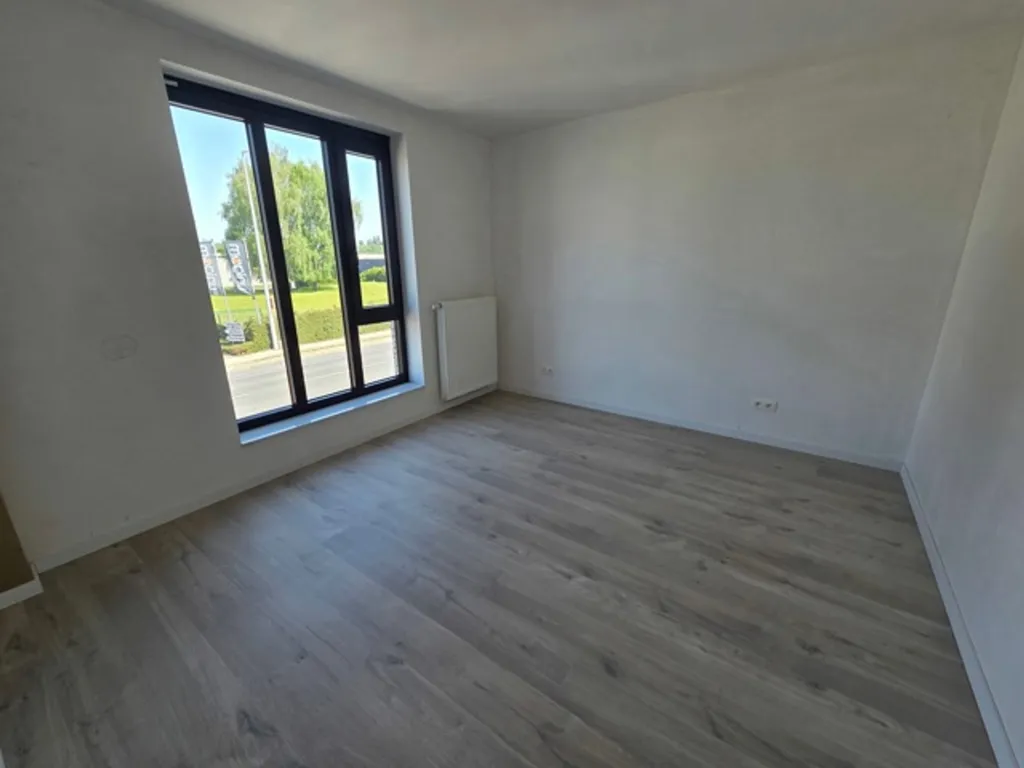 Pièces - Maison semi-détachée avec terrasse et jardin à proximité
