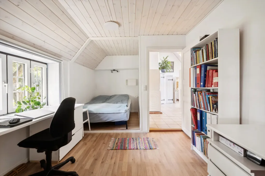 Office - Rural Villa with Large Garden in Agerskov