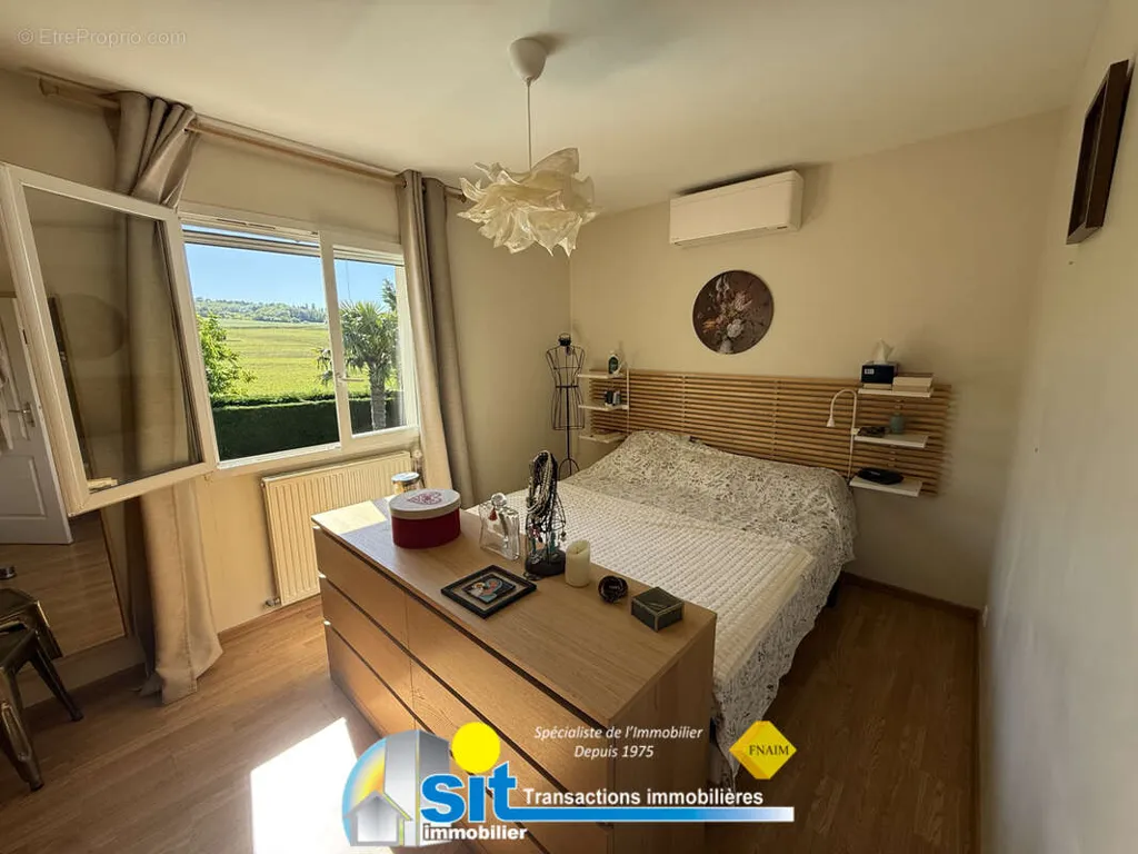 Chambres - Villa avec Piscine et Jardin à Reventin-Vaugris