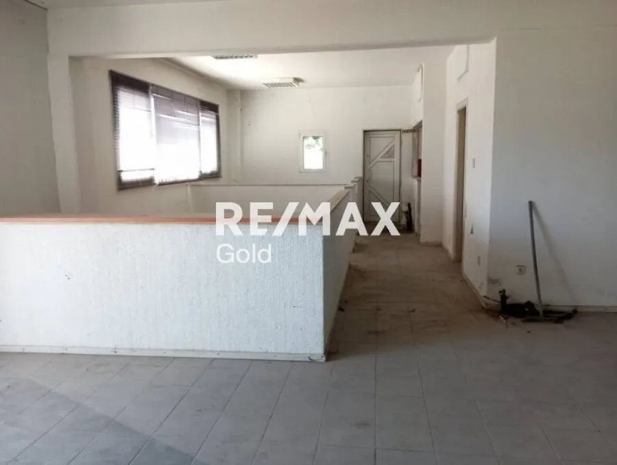 Pièces - 3-Storey Office Building with Parking in Kalochori