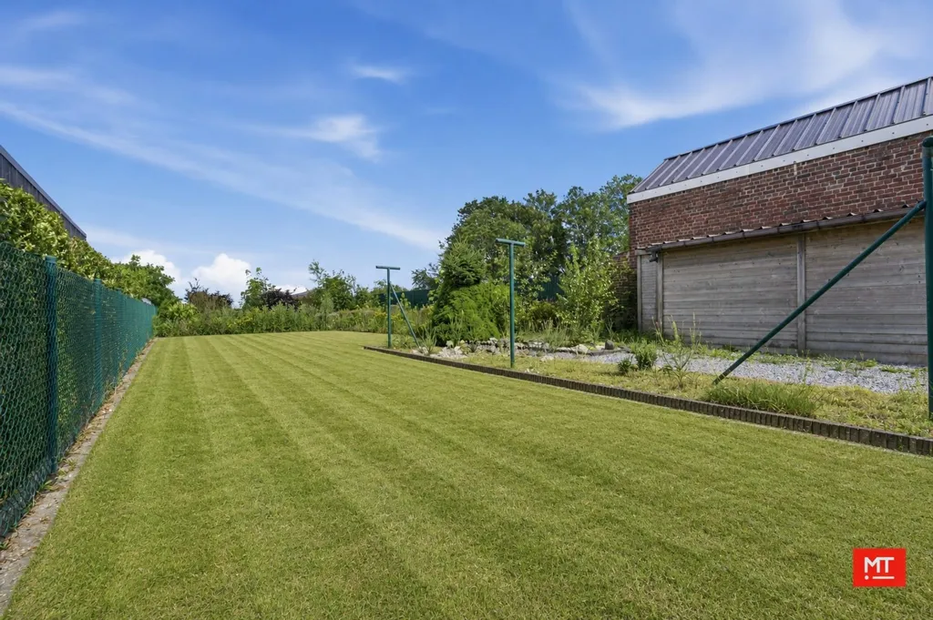 Aed - Renovatable House with Garden in Beselare