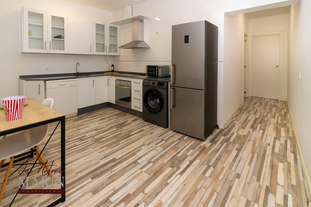 Cuisine - Apartment with Balcony in Old Town Centre