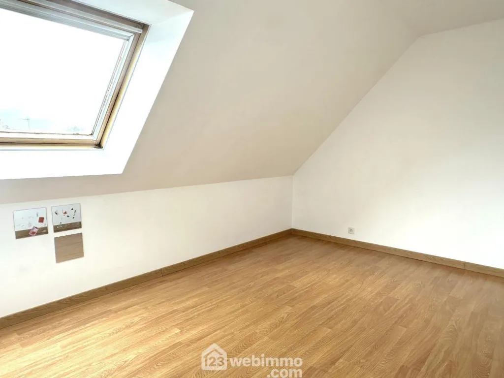 Pièces - Maison Familiale avec Terrasse à Mazé-Milon